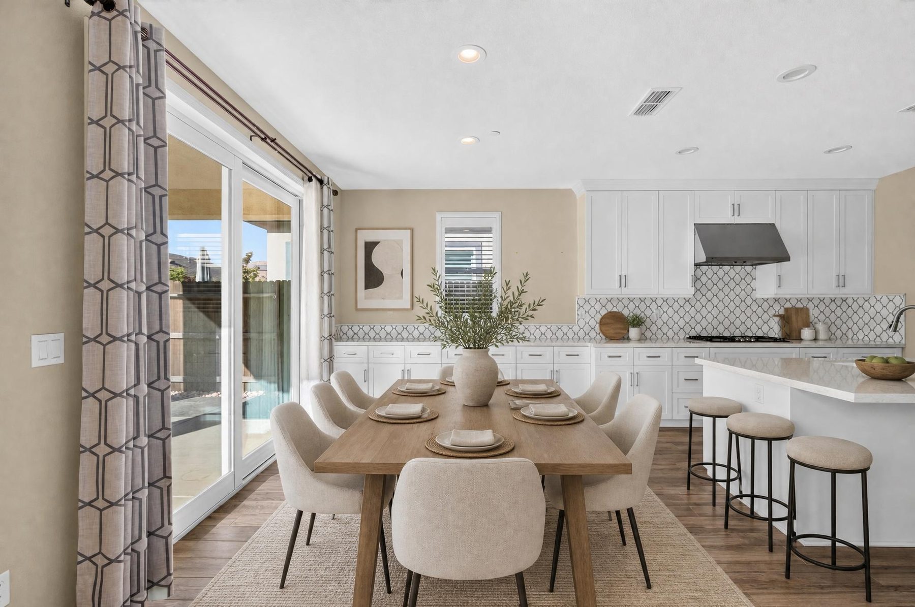 Virtually staged dining concept
